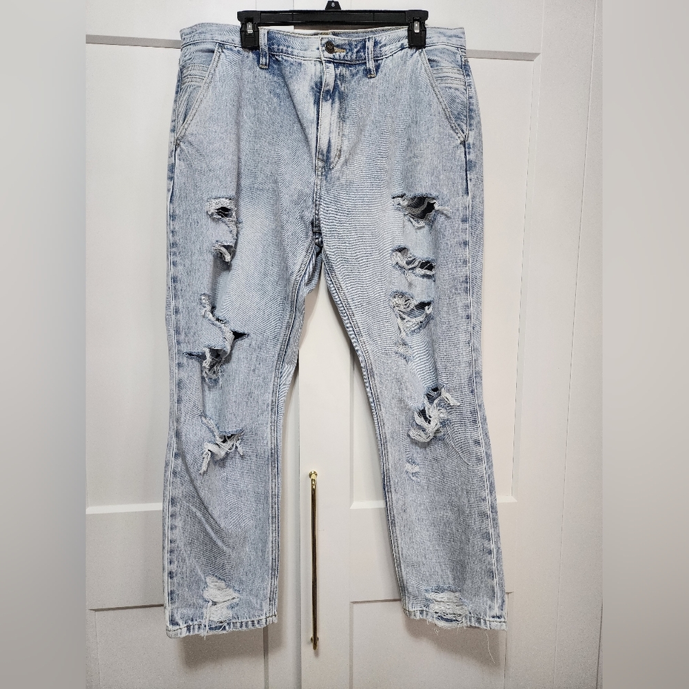 90's Straight Leg Distressed Jean